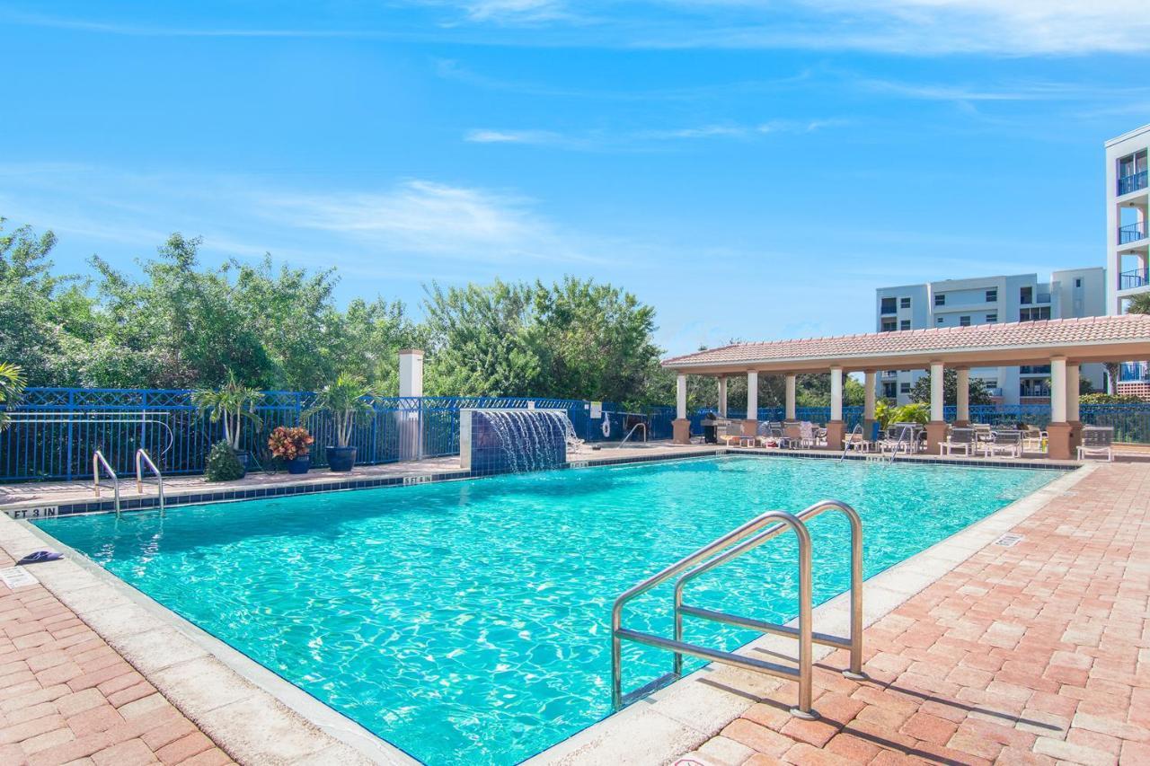 Oceanwalk Condos Bethune Beach Kültér fotó